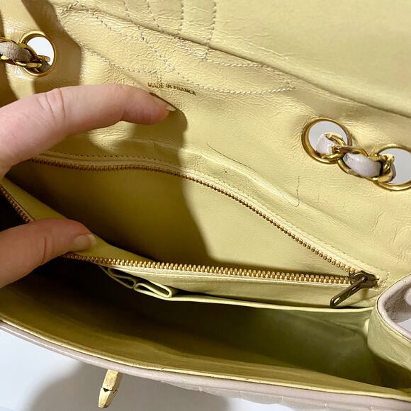 Chanel Medium Flap Bag Classic Vintage 2.55 Cream Handbag Vertical Quilted - Picture 12 of 16